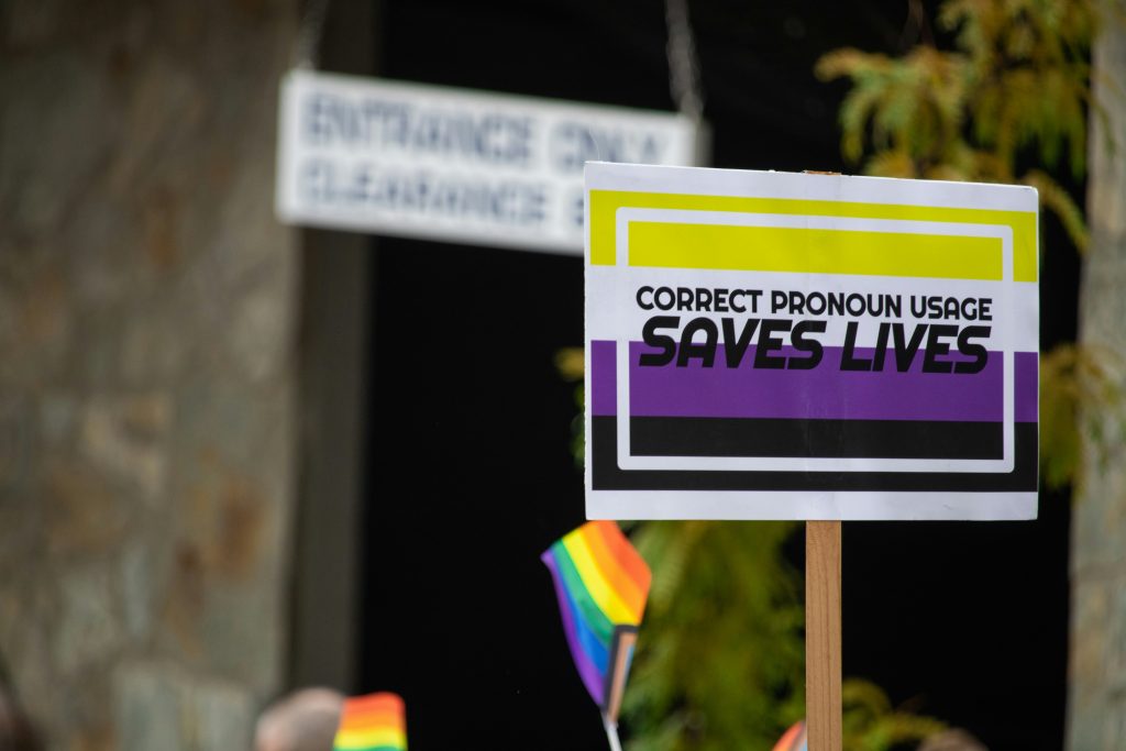 A sign reading 'Correct pronouns usage saves lives'
