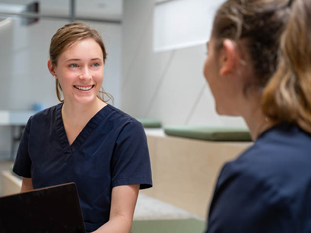 Two nurses taling