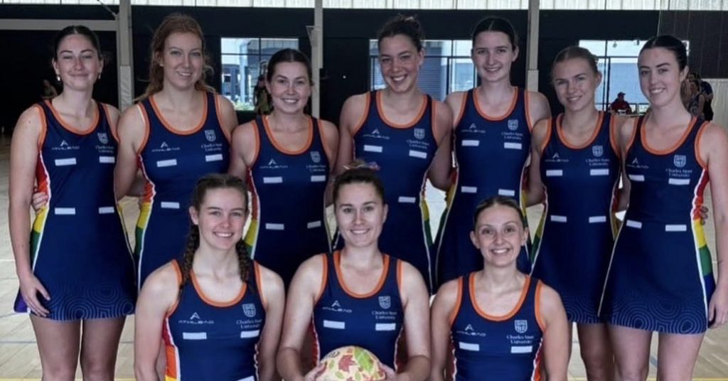 UniNationals Netball team taking a team photo